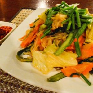Laotische Riesnudeln mit Gemüse