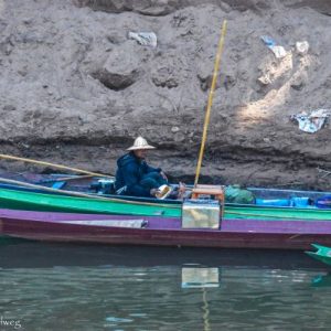 Fischer im Boot in Laos