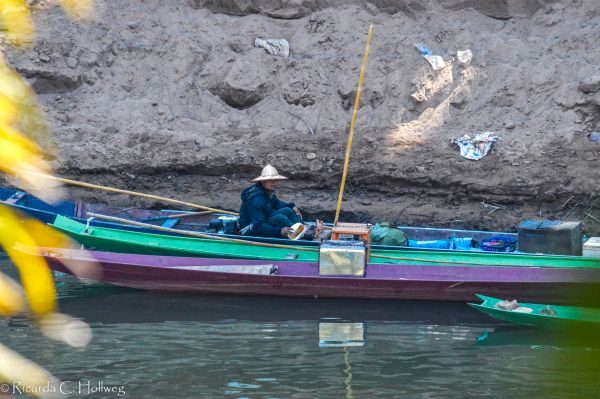 Fischer im Boot in Laos