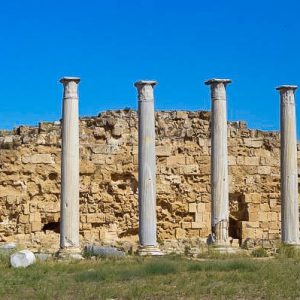 Säulen im antiken Salamis