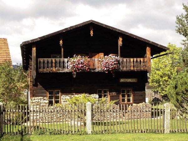 Holzhaus in Volary im österreichisch-alpinen Stil