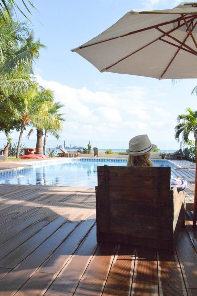 Entspannte Zeit am Pool in der Villa Anakao Mauritius