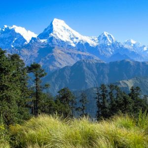 Annapurna und grüne Landschaft in Nepal