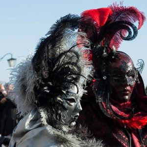 Doppelt schöne Verkleidung im Karneval von Venedig