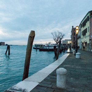 Schöne Stimmung in der Blue Hour in Venedig