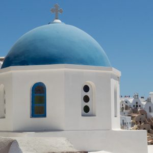 Blaue Kuppel in Oia Santorin