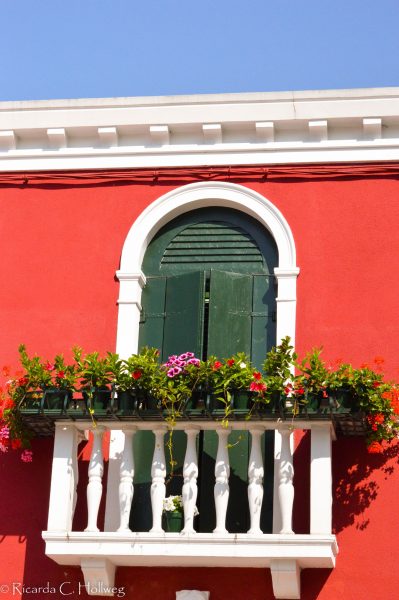 Red Haouse with balcony in Burano