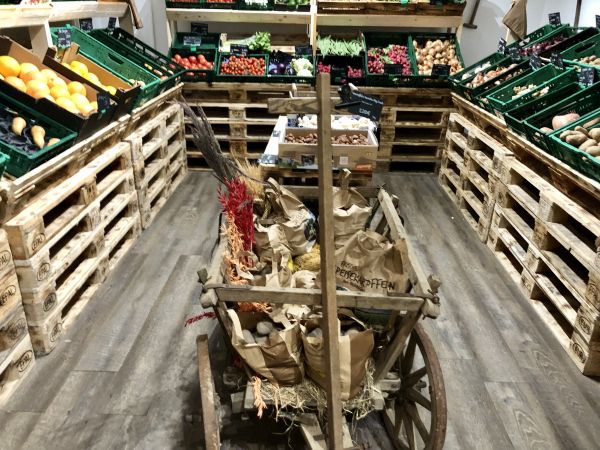Obst- und Gemüseabteilung im Schwabinger Hofladen